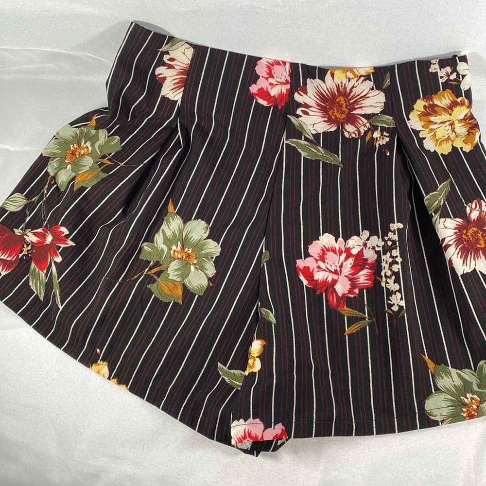 High waisted girlie shorts. Classic preppy beach summer bbq medium - Picture 2 of 3